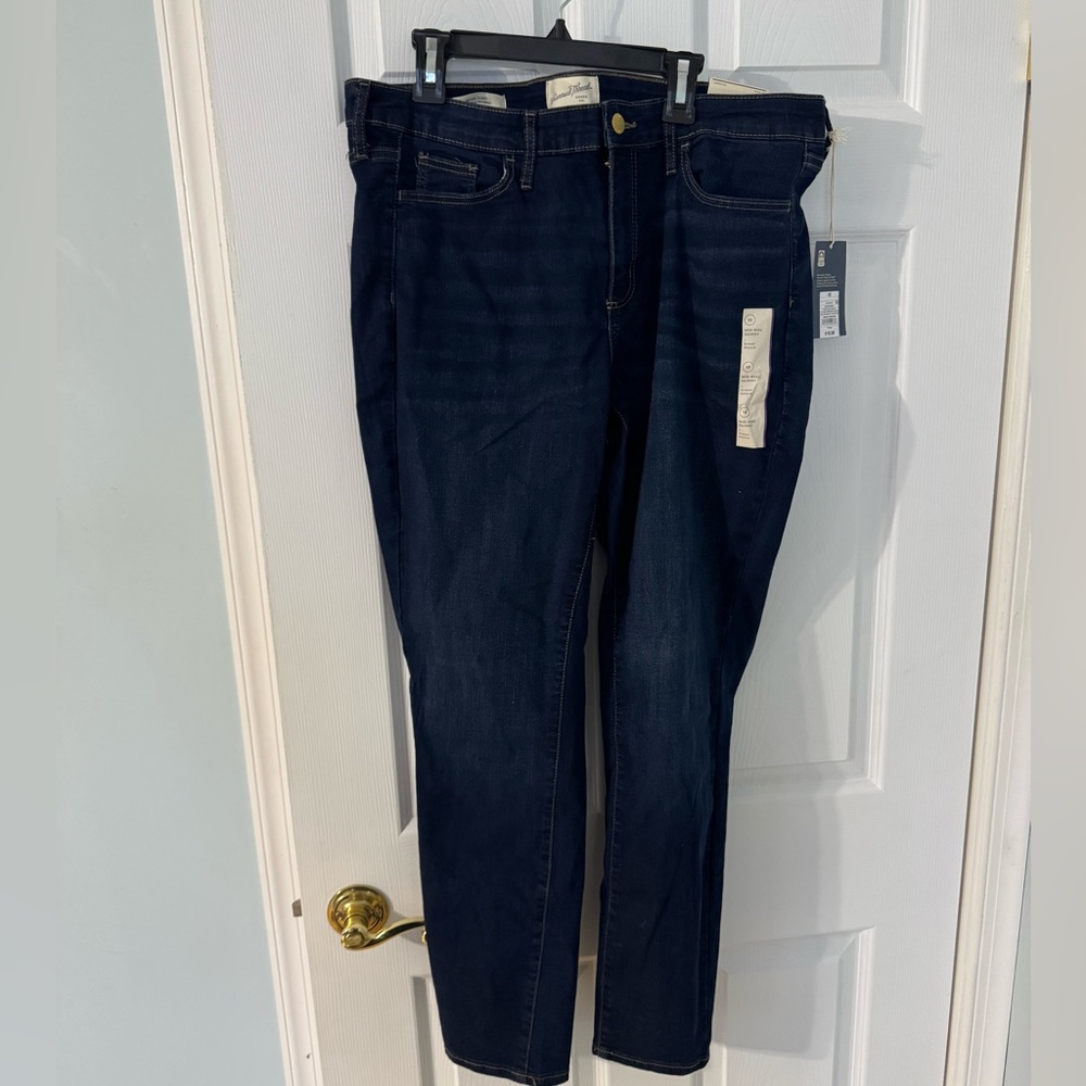 Dark Wash Mid-Rise Skinny Jeans